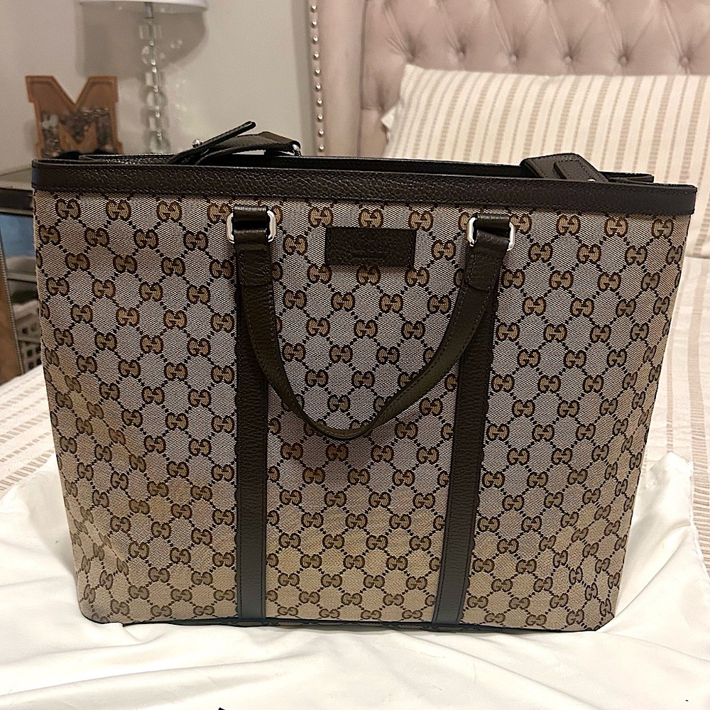 SOLD‼️‼️‼️Authentic Gucci GG Shopper Tote‼️Excellent condition. See pics.